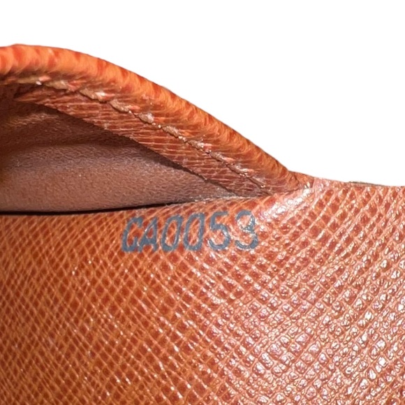 Louis Vuitton Monogram Bifold Wallet - Picture 5 of 7